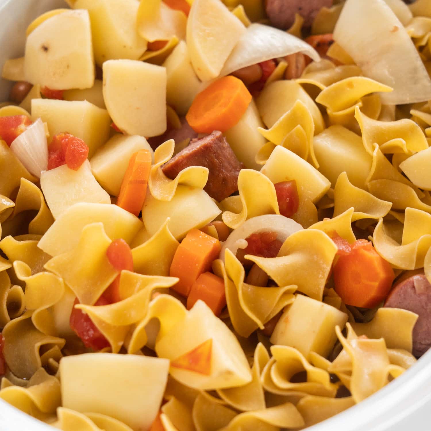 Effortless Crockpot Kielbasa Soup: Noodles Cook In-Pot